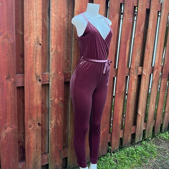 Guess Women’s Velvet Wrap Jumpsuit Burgundy Size S - Picture 3 of 14